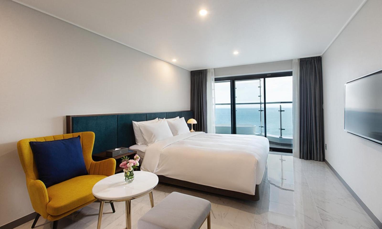 Busan Yeongmu Parade Hotel Haeundae Beach Екстер'єр фото