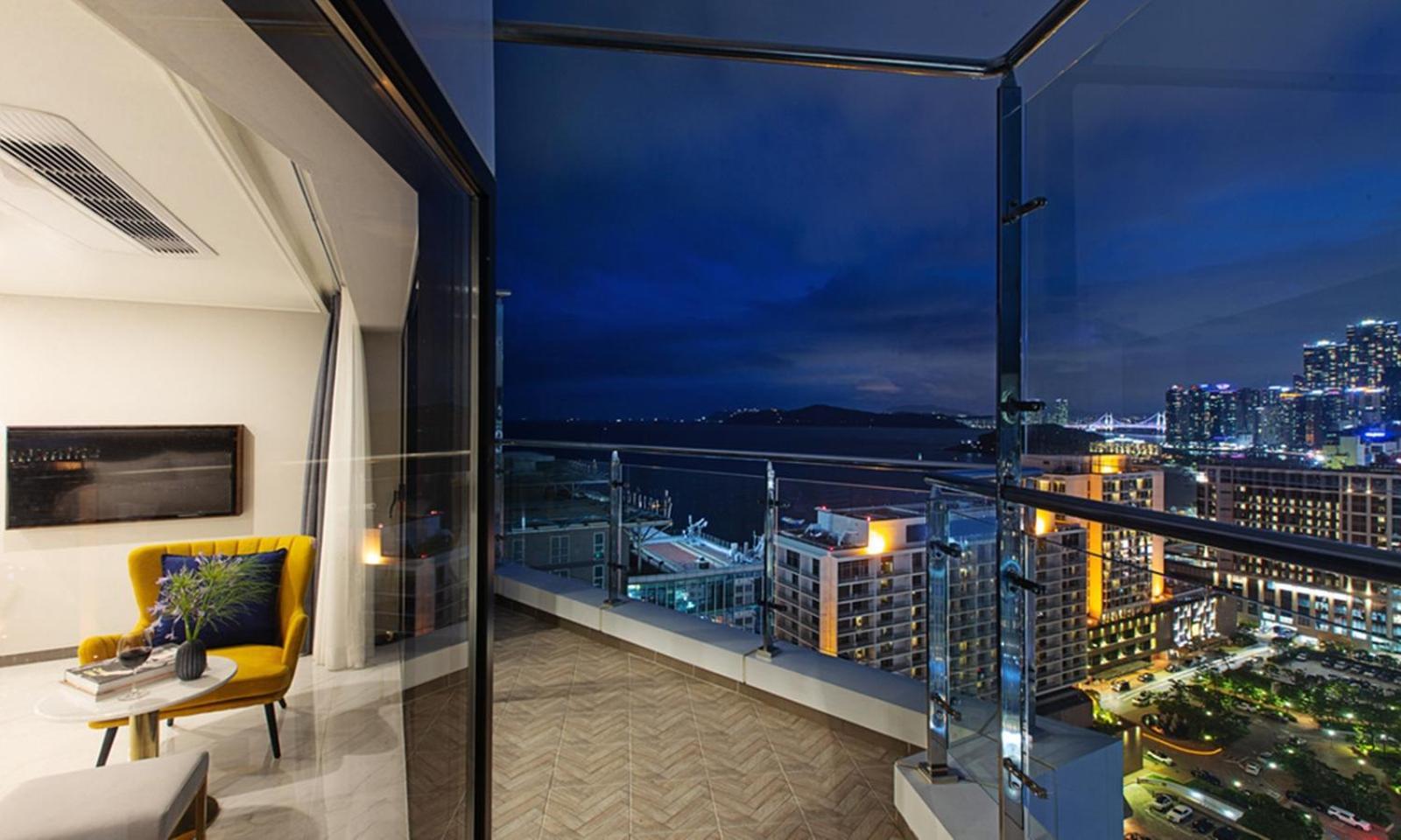 Busan Yeongmu Parade Hotel Haeundae Beach Екстер'єр фото